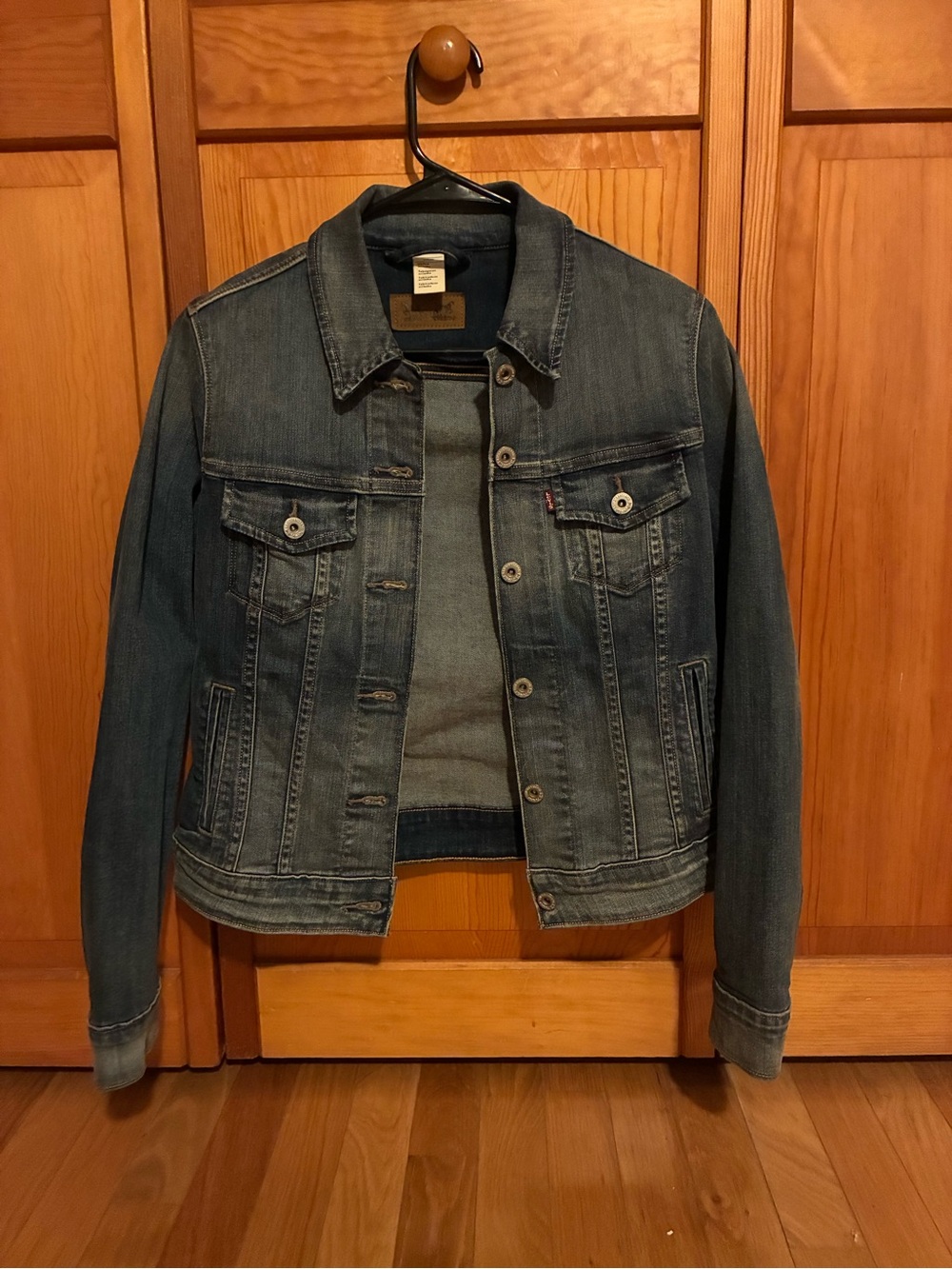 Levi’s Classic Medium Wash Denim Jacket - Women’s Size Small